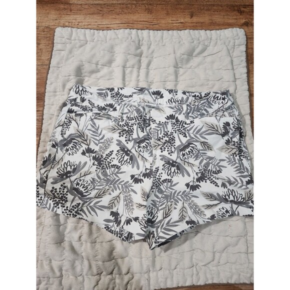 Old Navy Pixie Casual Shorts Women's Size 10 Floral Leaves Print Ivory Gray - Picture 2 of 6